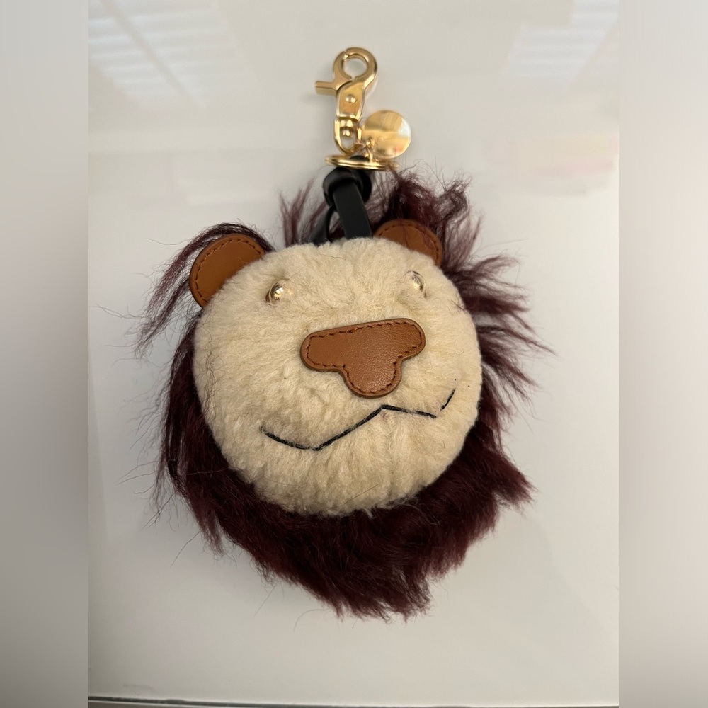 See by Chloé Lion Key Ring Limited Edition MSRP$190. Brand New & Authentic